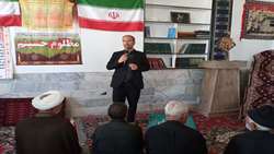 همراهی کشاورزان خوسف برای تأمین امنیت غذایی؛ مدیر جهاد کشاورزی در جمع گندم‌کاران