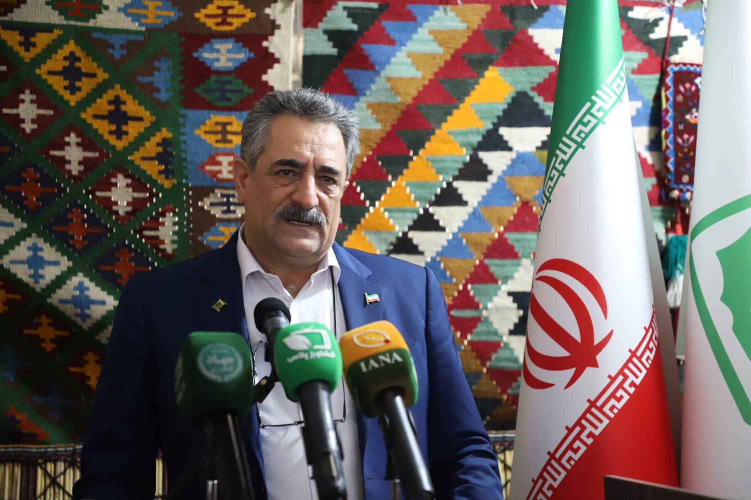  ایل‌راه‌ها و محل‌های سکونت عشایر زیر پوشش تلفن همراه می‌روند/ گشایش نخستین بازارچه دایمی زنجیره‌ای صنایع دستی عشایر با برند ارمغان ایل